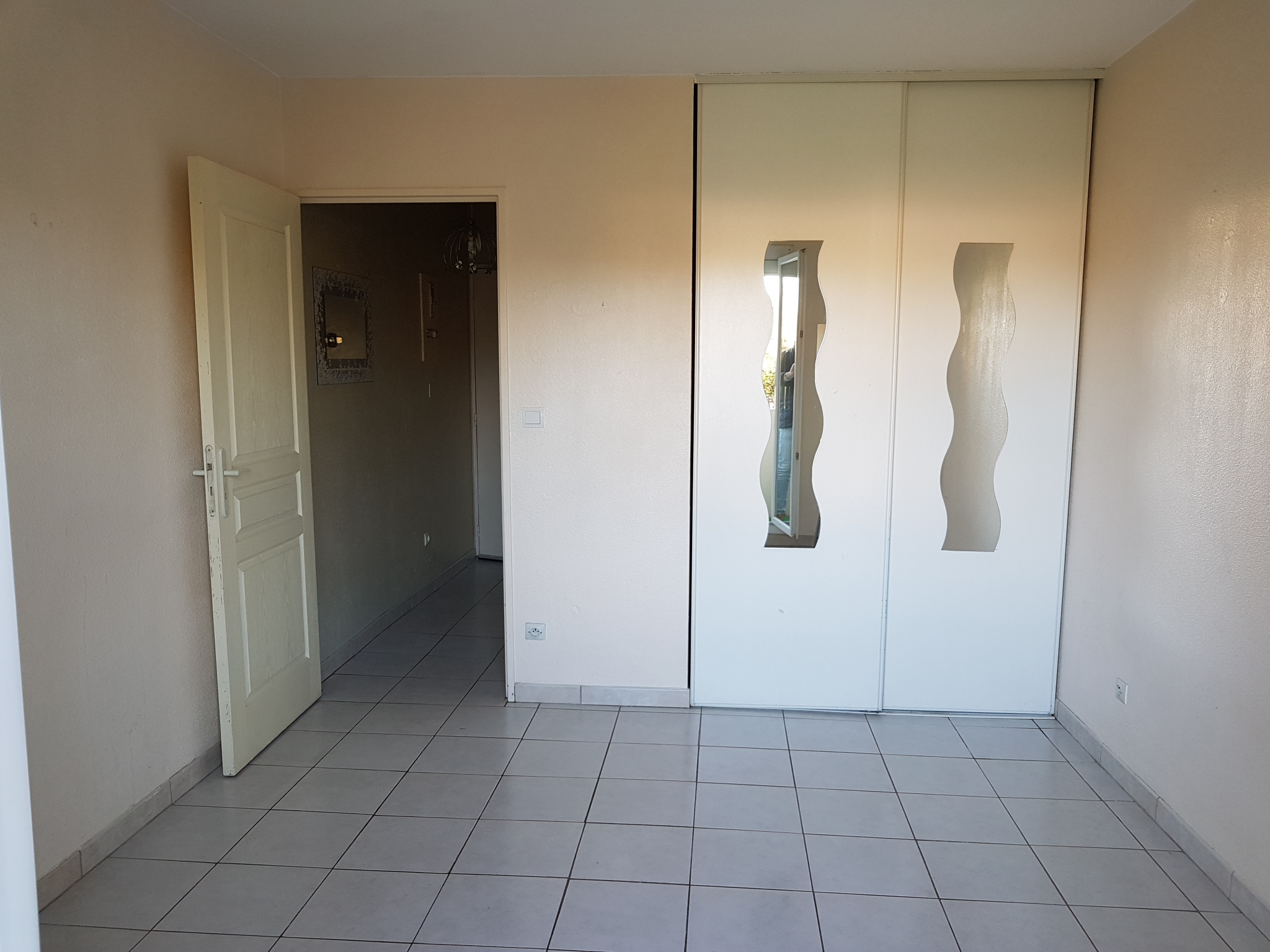 location NARBONNE, QUAI DE LORRAINE, STUDIO AVEC BALCON ET PARKING DANS